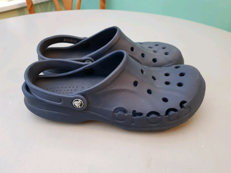 mens crocs size 10